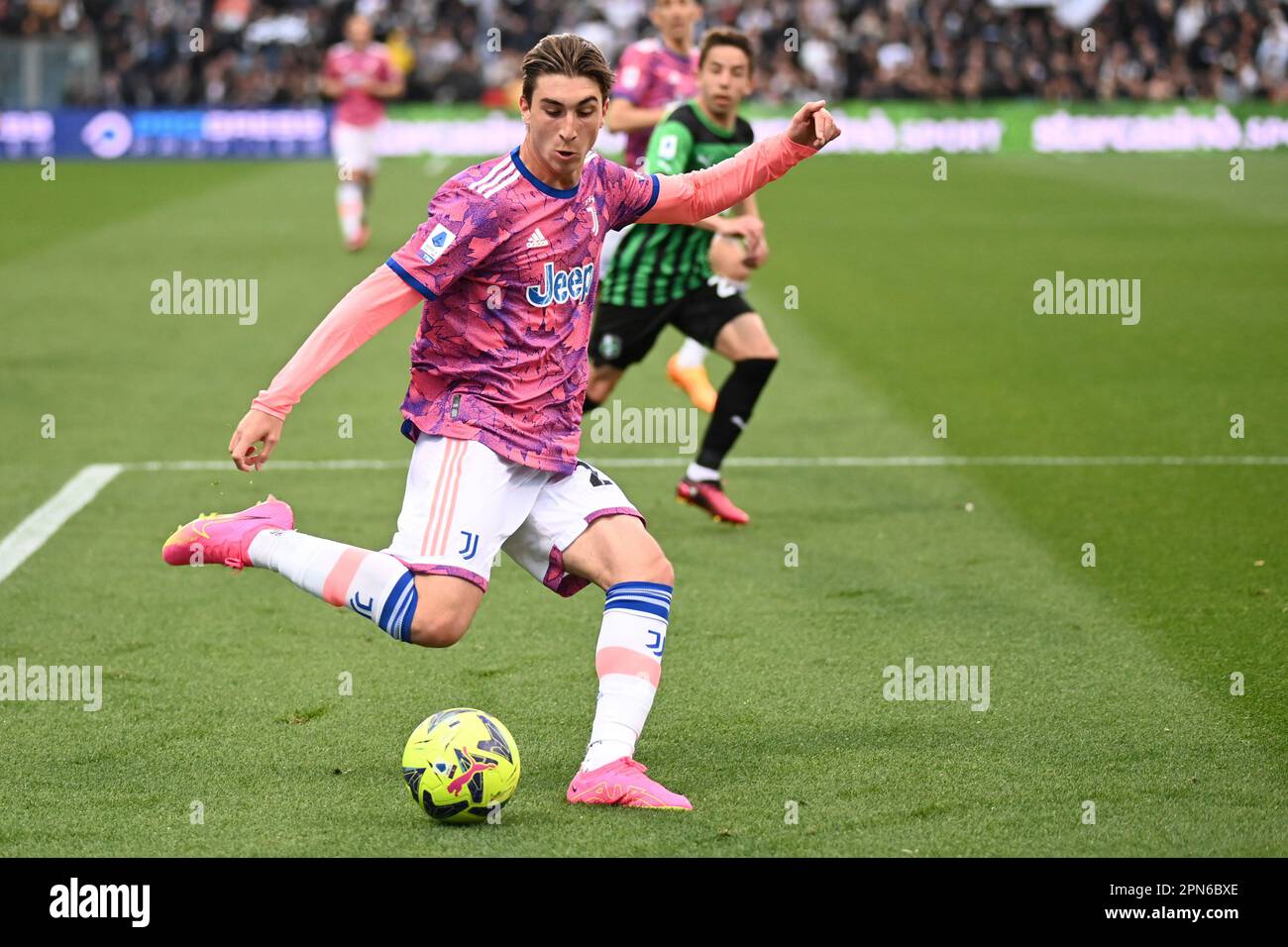 Reggio Emilia, Italia. 16th Apr, 2023. Fabio Miretti (Juventus) i. Action durante US Sassuolo vs Juventus FC, campionato italiano di calcio Serie A match in Reggio Emilia, aprile 16 2023 Credit: Independent Photo Agency/Alamy Live News Foto Stock