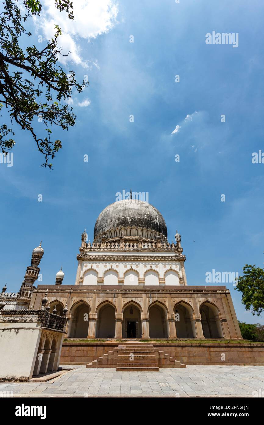 Esterno della tomba di Begum Hayat Baksh, Tombe Qutub Shahi, Hyderabad, Telangana, India, Asia Foto Stock