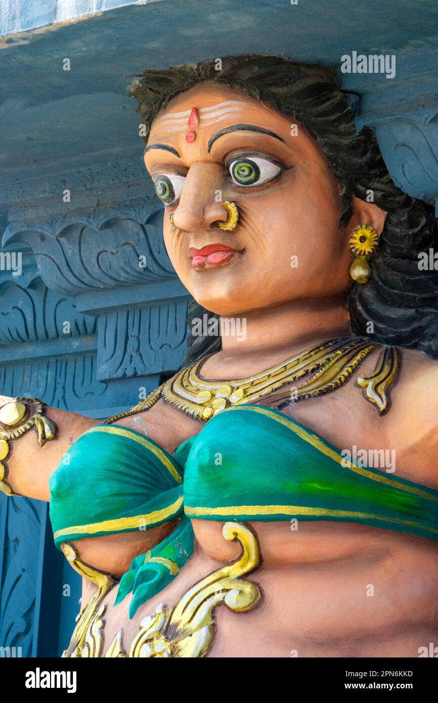 Sculture altamente decorative su un tempio indù in Sri Lanka Foto Stock