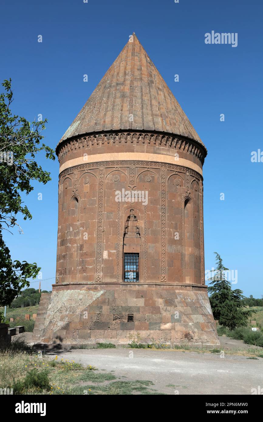 Hasan Sultan Tomb si trova nel distretto di Ahlat, nella provincia di Bitlis. La tomba fu costruita nel 1275 dallo statista mongolo Hasan Sultan. Foto Stock
