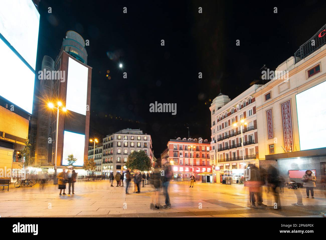 Plaza del callao illuminato di notte a Madrid Spagna Foto Stock