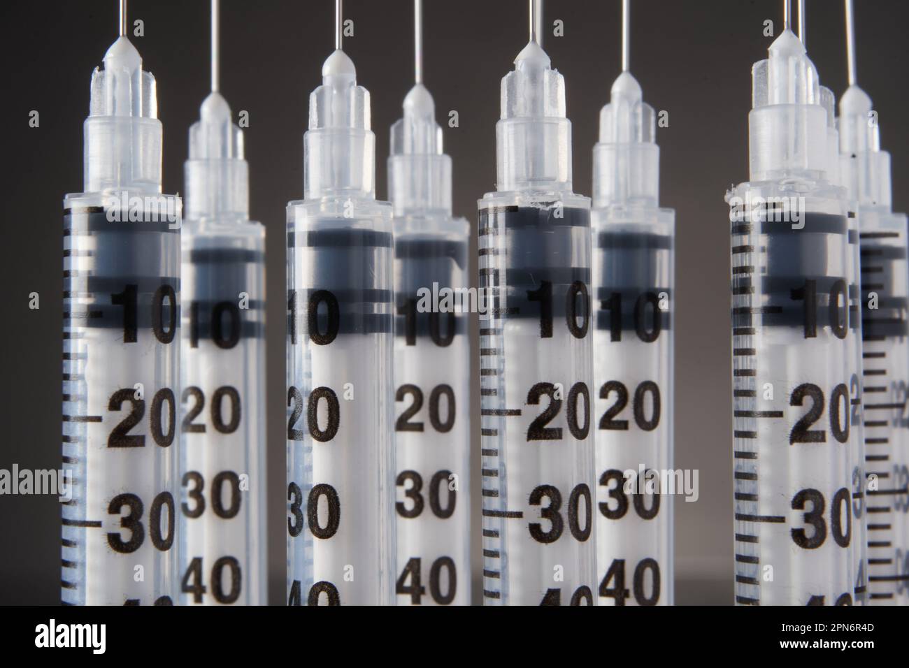 Siringhe per insulina monouso in cluster Foto Stock