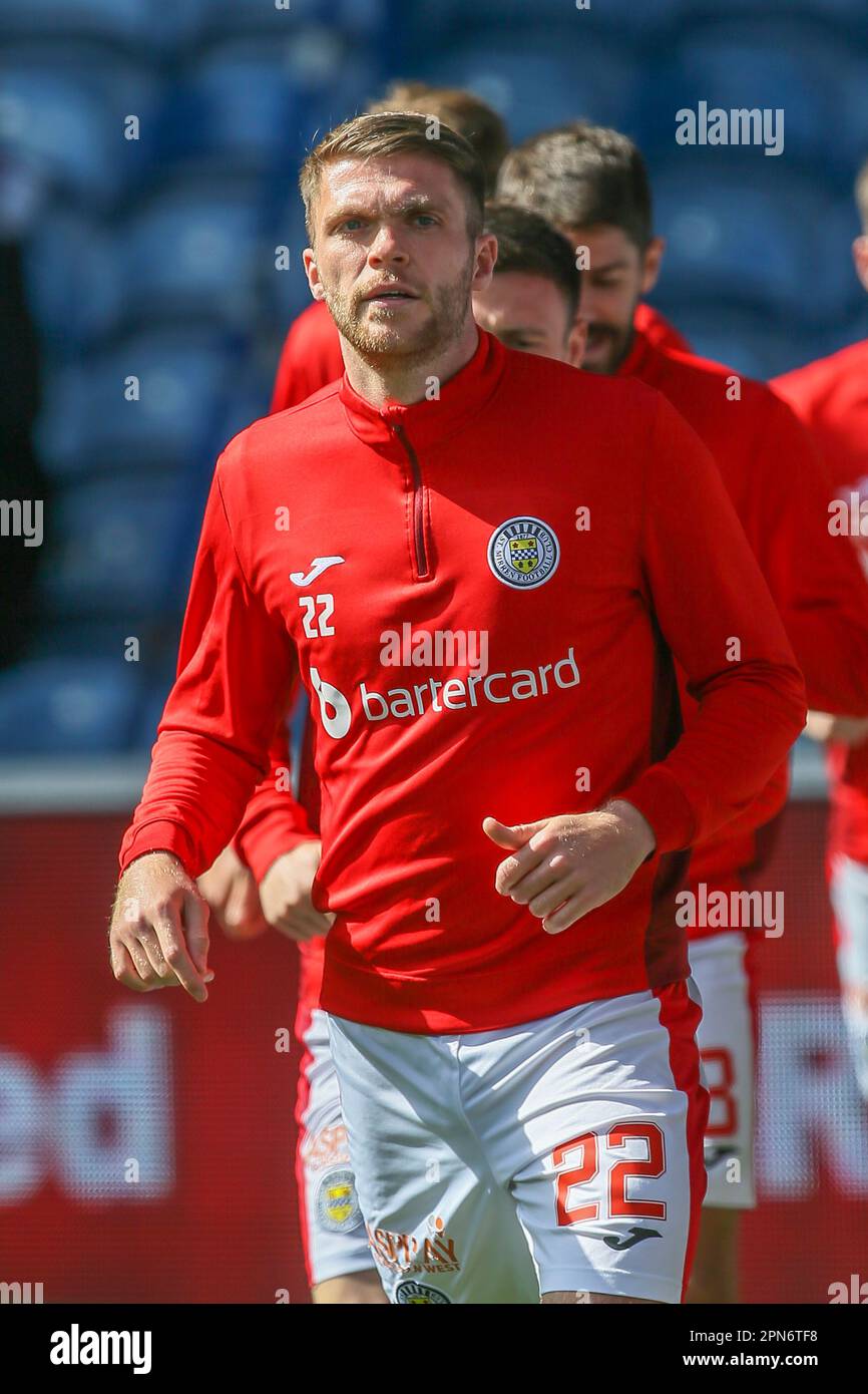 Marcus Fraser, che gioca come difensore per la squadra scozzese della Premiership, St Mirren. Immagine acquisita durante una sessione di preparazione al riscaldamento e alla pre-partita. Foto Stock
