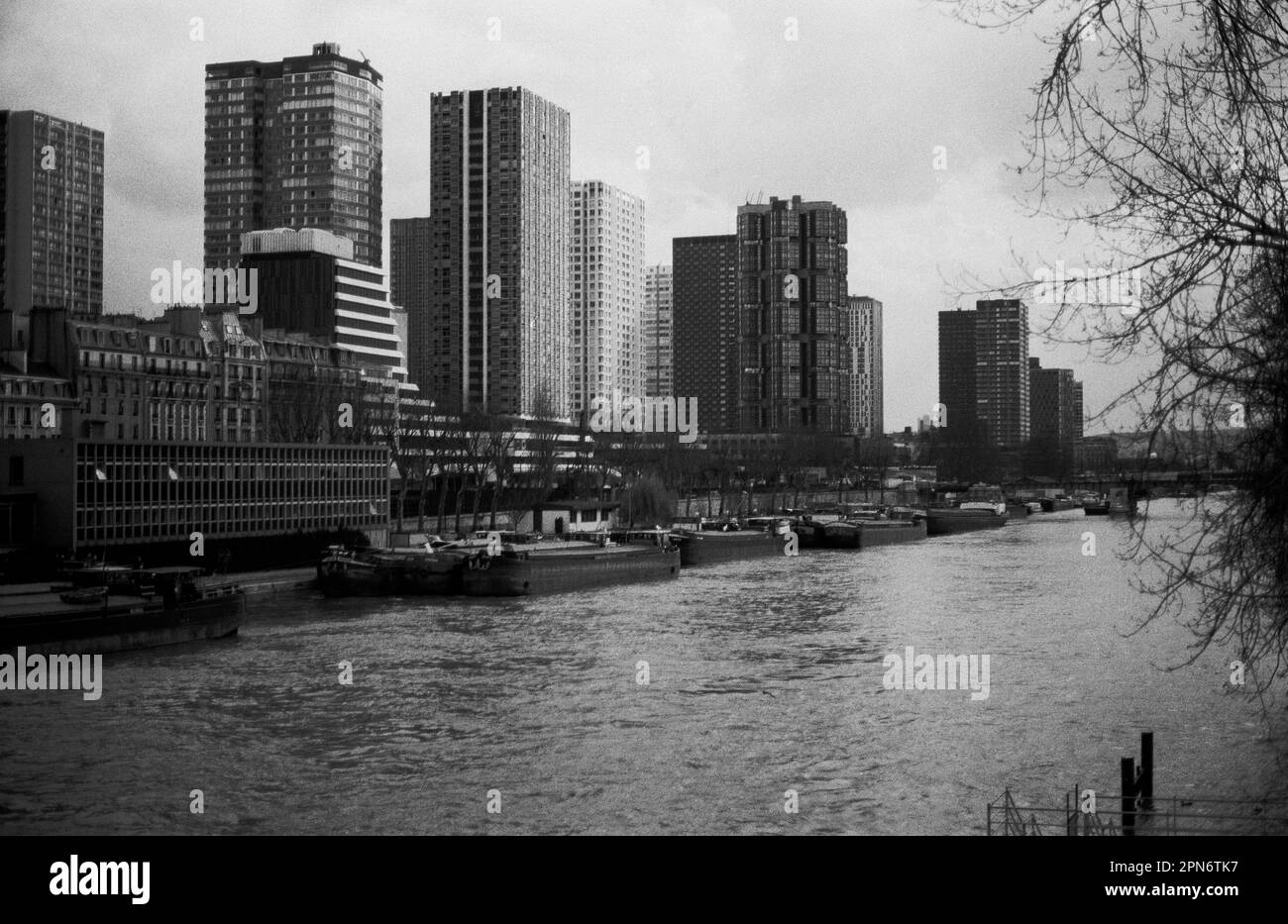 PARIGI BEAUGRENELLE ZONA DEL PORTO 1983 - SENNA E PÉNICHES - PARIGI BARCA - FILM D'ARGENTO © FOTOGRAFIA: FRÉDÉRIC BEAUMONT Foto Stock