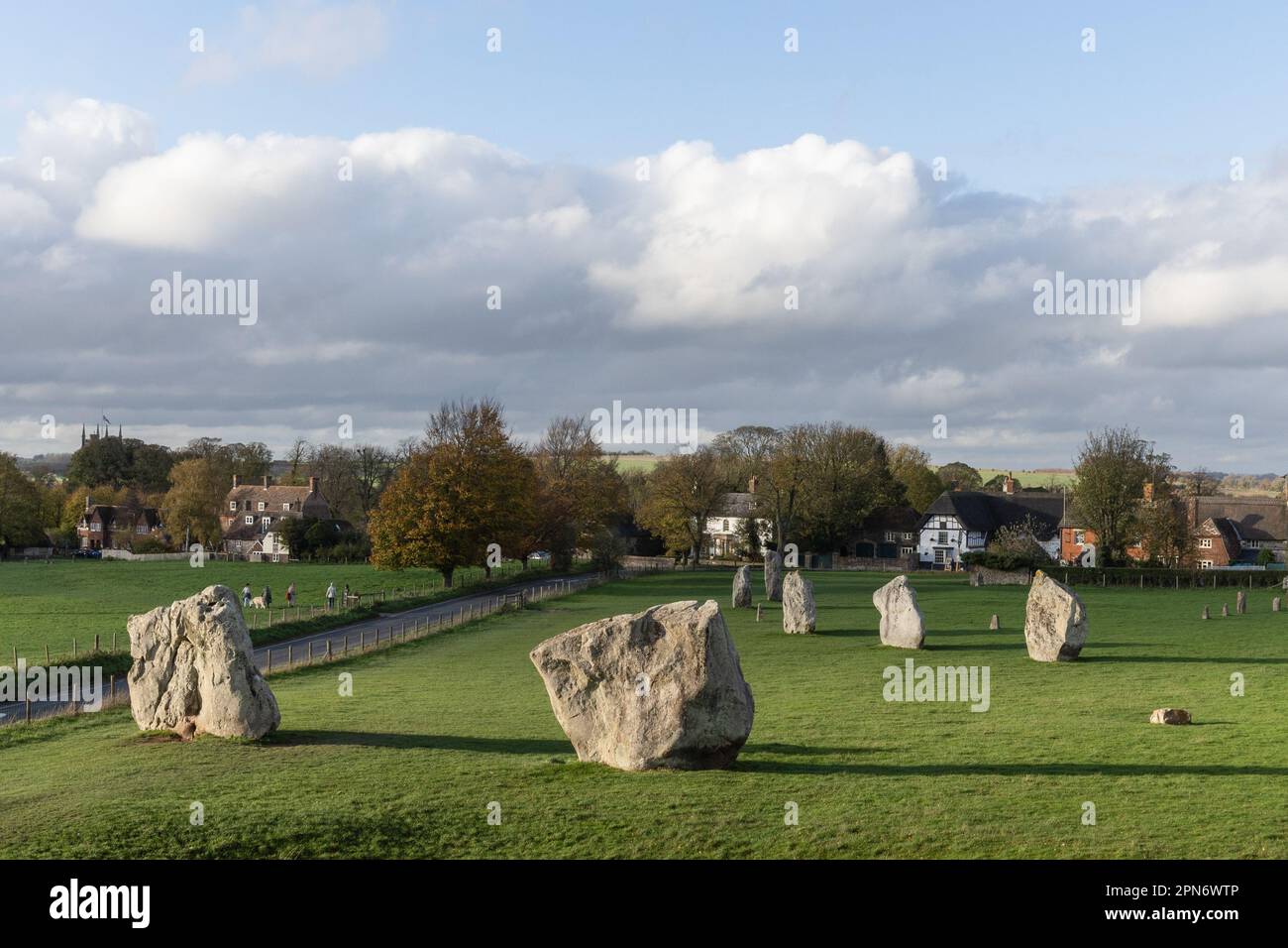 Avebury henge e cerchi di pietra il 11th novembre 2022 ad Avebury, Wiltshire, Inghilterra. Credit: Notizie SMP Foto Stock