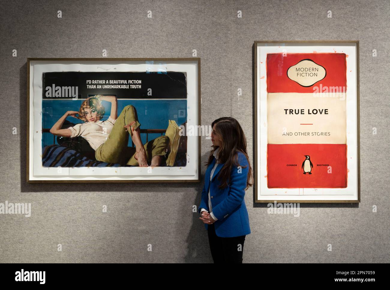 Bonhams, Londra, Regno Unito. 17th Apr, 2023. Hot Off the Press, nuove stampe e multipli, è un'asta accuratamente curata dedicata a celebrare alcuni degli artisti più eccitanti che oggi lavorano insieme a leader affermati del mercato dell'arte contemporanea e si svolge il 19 aprile. Immagine: (A sinistra), i Fratelli Connor, preferirei una bella fiction., stima 2.000-3.000 (essendo venduto in aiuto di Teenage Cancer Trust); (a destra) vero amore, stima 2.000-3.000. Credit: Malcolm Park/Alamy Live News Foto Stock