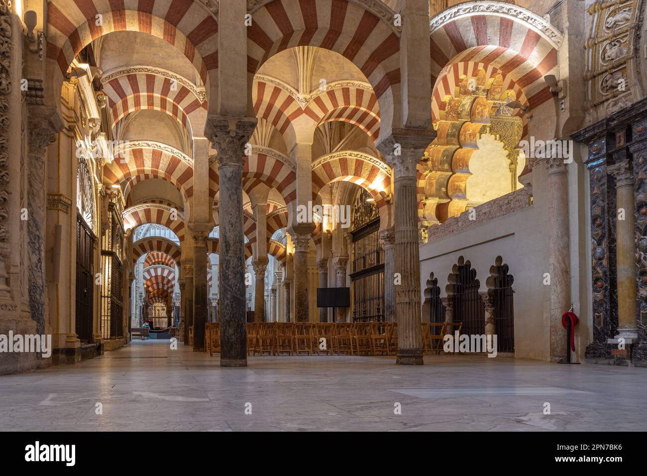 Interno della moschea-Cattedrale di Cordova (Mezquita). Cattedrale di nostra Signora dell'Assunzione. Grande moschea di Cordoba, Spagna Foto Stock