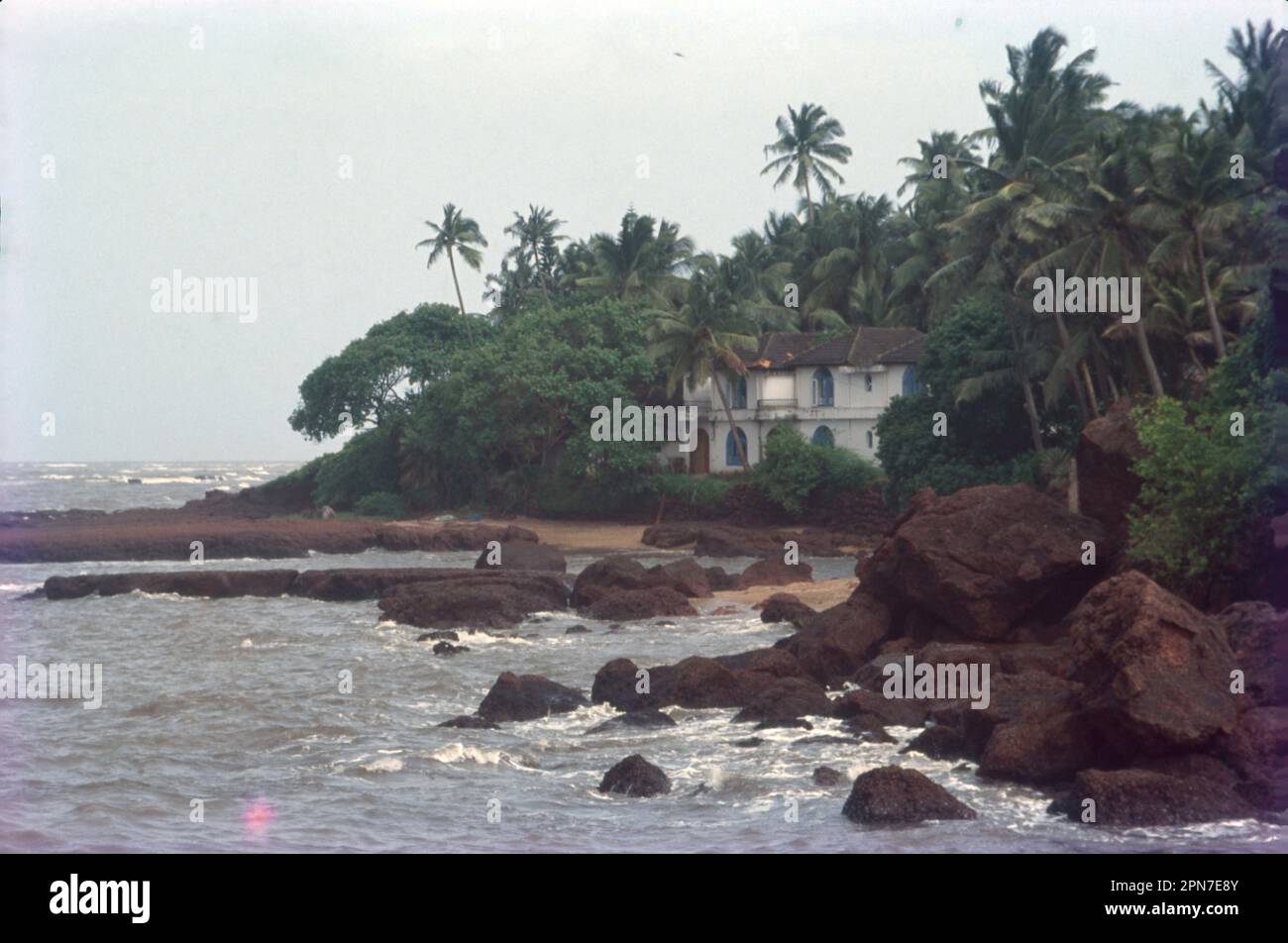 Dona Paula è un villaggio e una destinazione turistica nel quartiere di Panaji, Goa, India. Dona Paula era una donna di carità, ed è noto per aver aiutato gli abitanti del villaggio e ha lavorato molto per il loro miglioramento. Quindi, dopo la sua morte, gli abitanti del villaggio hanno deciso di rinominare il villaggio come Dona Paula. Inizialmente, il villaggio era chiamato Oddavell. Foto Stock