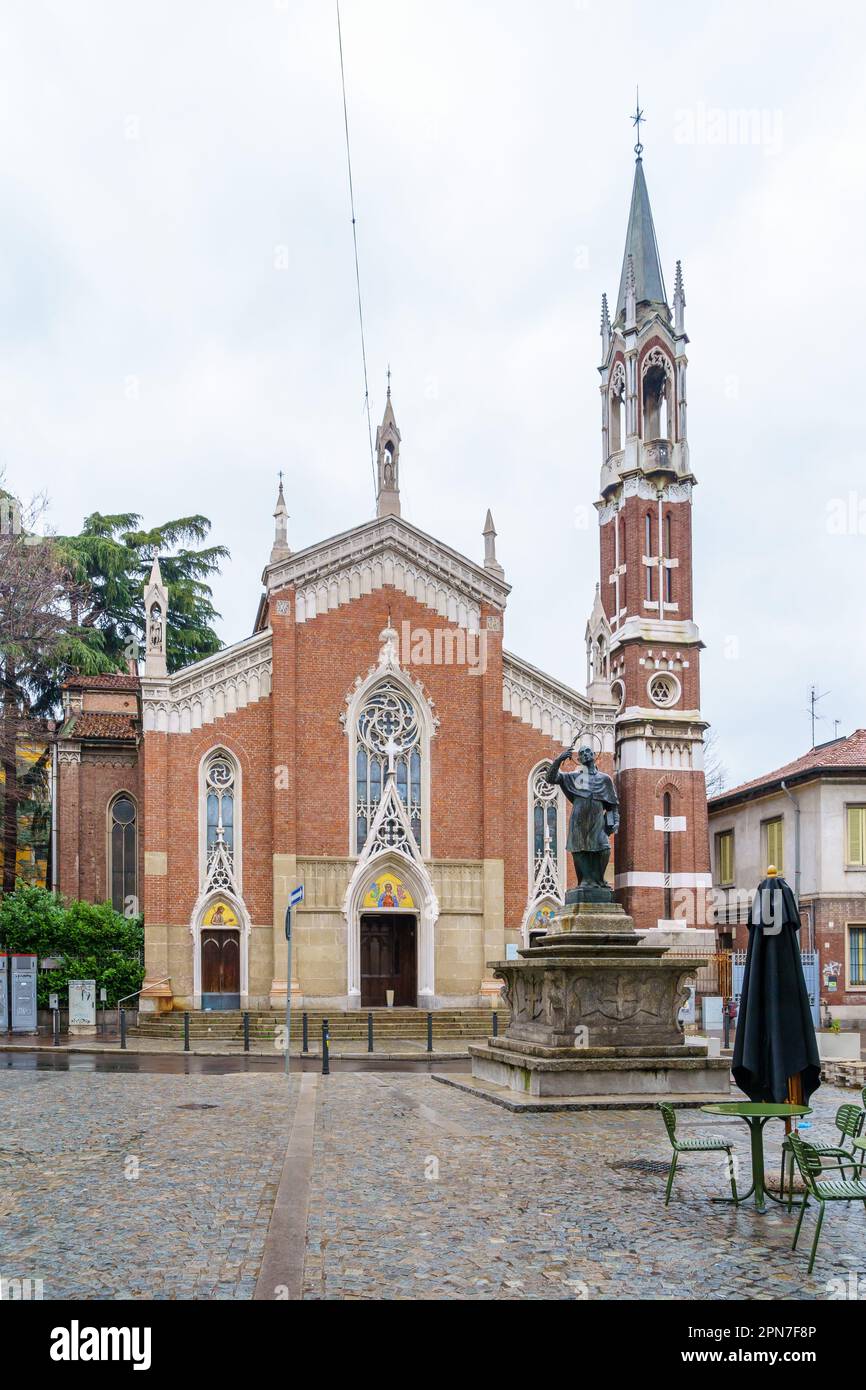 Monza, Italia - 26 febbraio 2023: La facciata della chiesa di Santa Maria degli Angeli, a Monza, Lombardia, Italia settentrionale Foto Stock