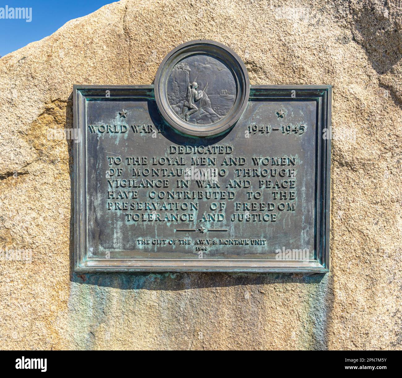 Immagine di un marcatore storico, monumento commemorativo della seconda guerra mondiale a Montauk Foto Stock