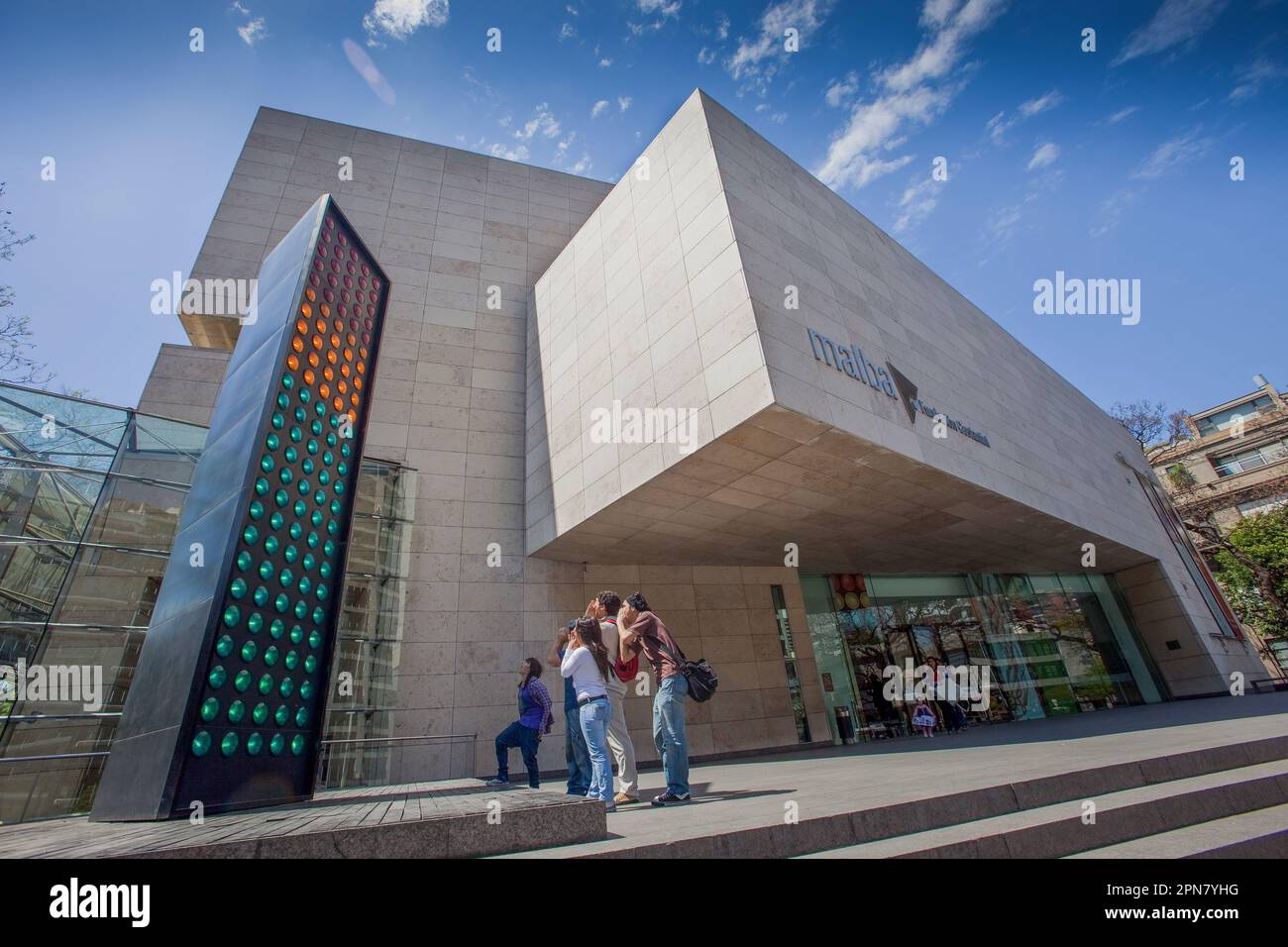Argentina, Buenos Aires, Malba è il museo di arte latinoamericana Di fronte all'edificio si trova un'opera d'arte che registra il rumore. Quando il volume Foto Stock