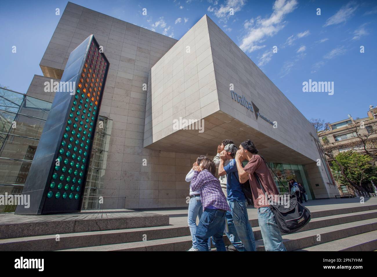 Argentina, Buenos Aires, Malba è il museo di arte latinoamericana Di fronte all'edificio si trova un'opera d'arte che registra il rumore. Quando il volume Foto Stock