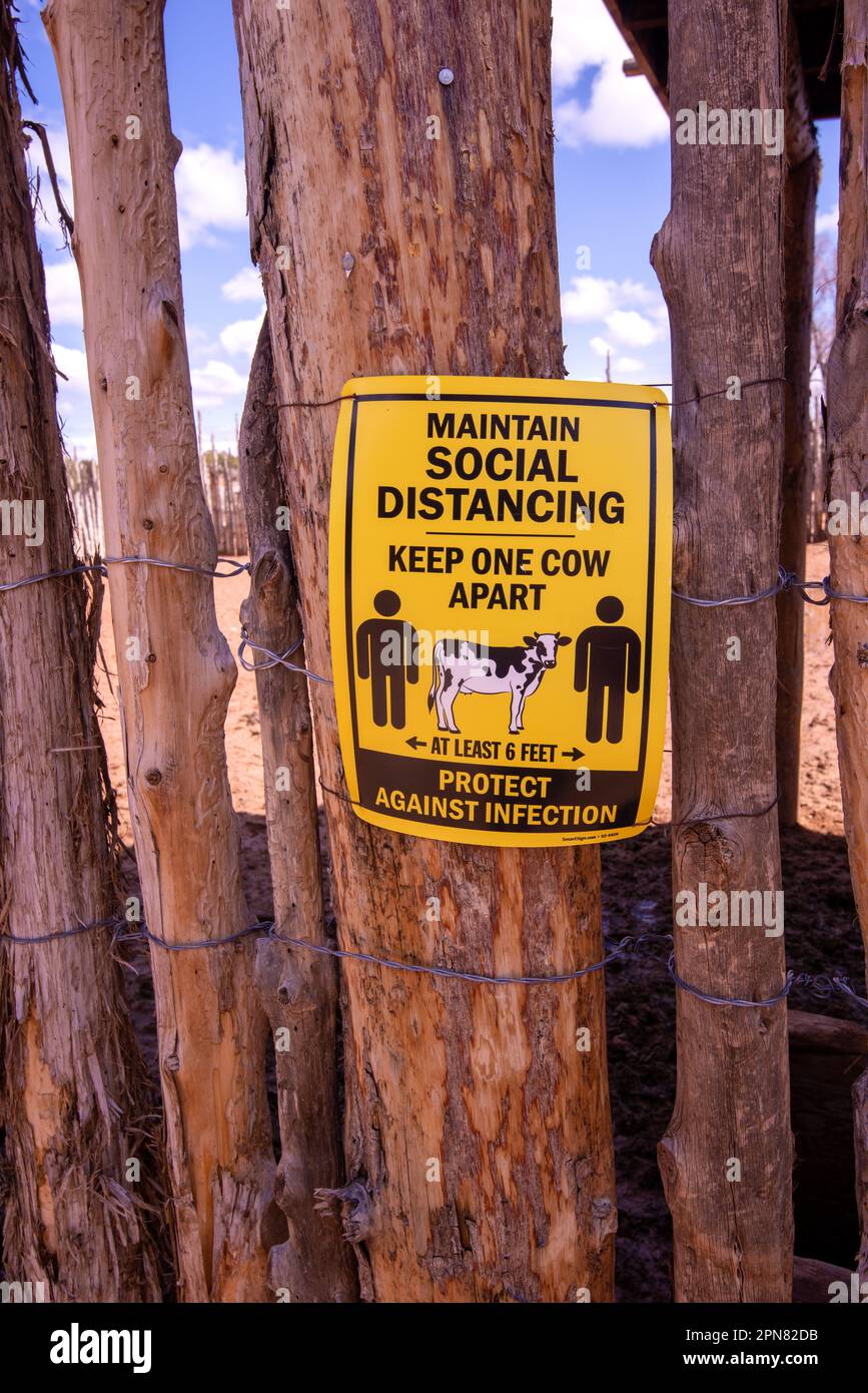 Segnale di distanza sociale al Pipe Spring National Monument, Arizona Foto Stock
