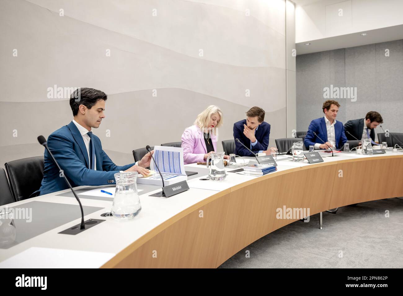 L'AIA - il Ministro Rob Jetten (clima ed energia) durante un dibattito con la Camera dei rappresentanti su come i politici vogliono raggiungere gli obiettivi climatici del 2030. ANP ROBIN VAN LONKHUIJSEN olanda fuori - belgio fuori Foto Stock