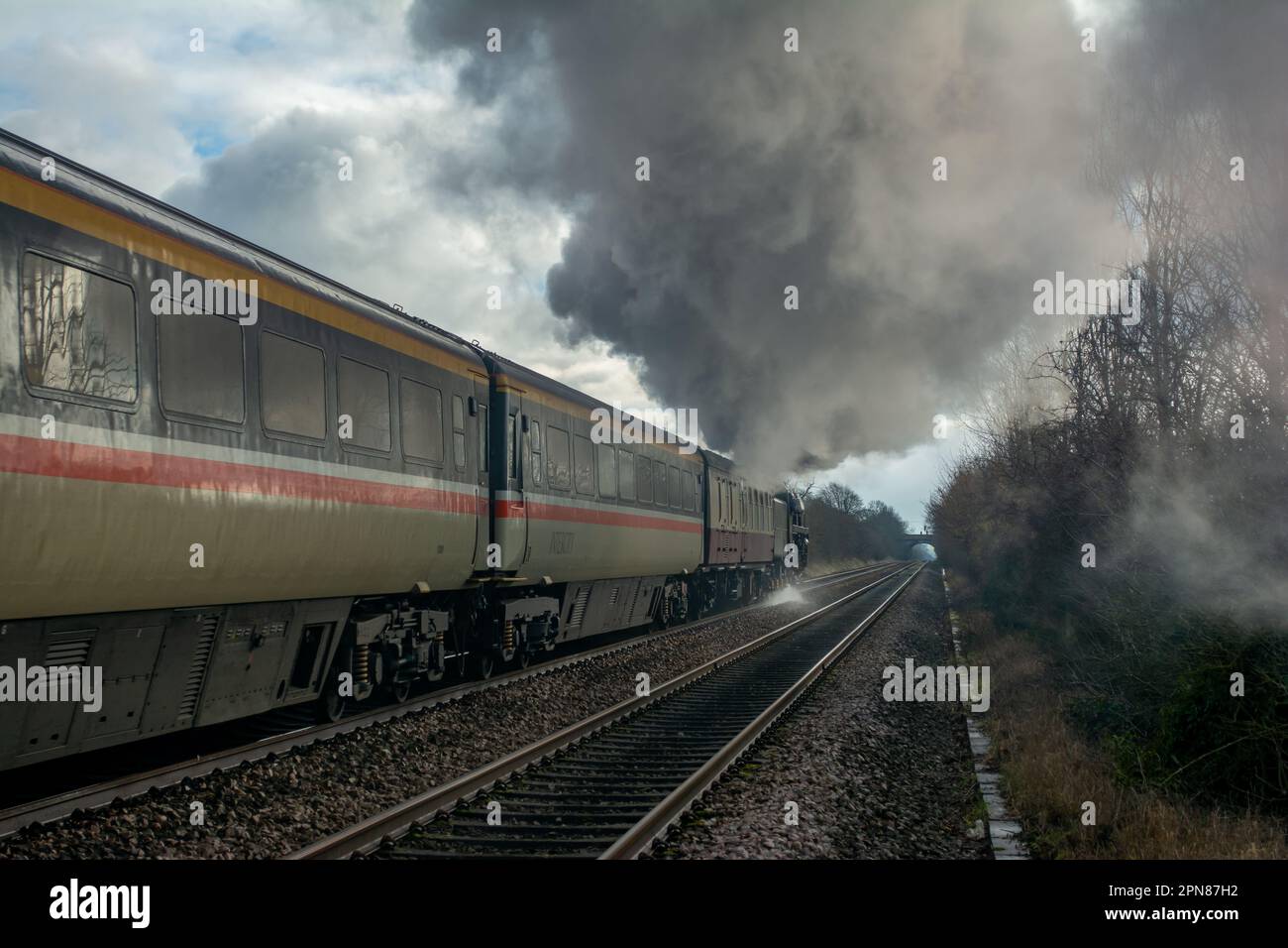 Treno a vapore Britannia 70000 che attraversa Shropshire Foto Stock
