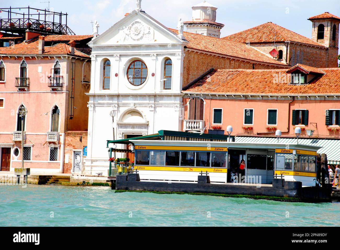 Edifici colorati sul Canal grande, Venezia, città metropolitana di Venezia, regione Veneto, Italia, Europa Foto Stock