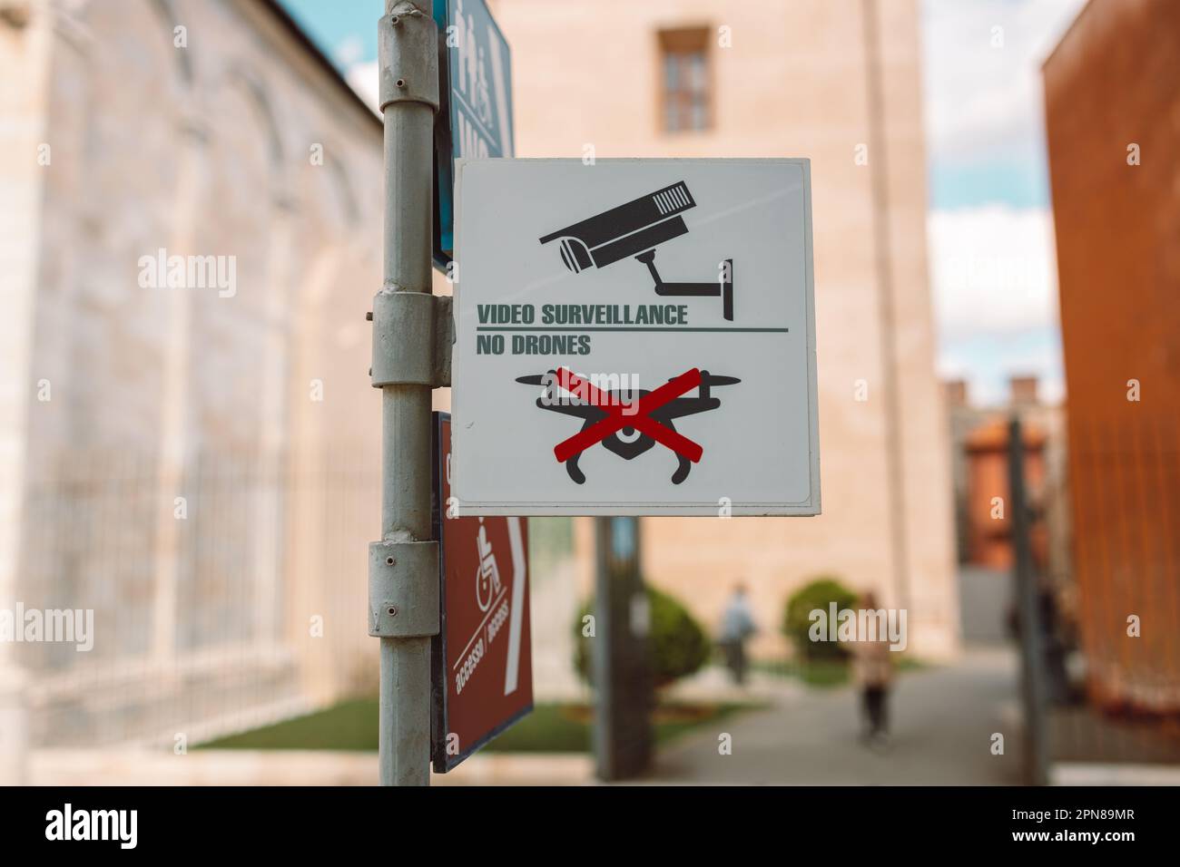 Non c'è zona drone sulla pista dell'aeroporto. Pisa, Italia. Foto di alta qualità Foto Stock