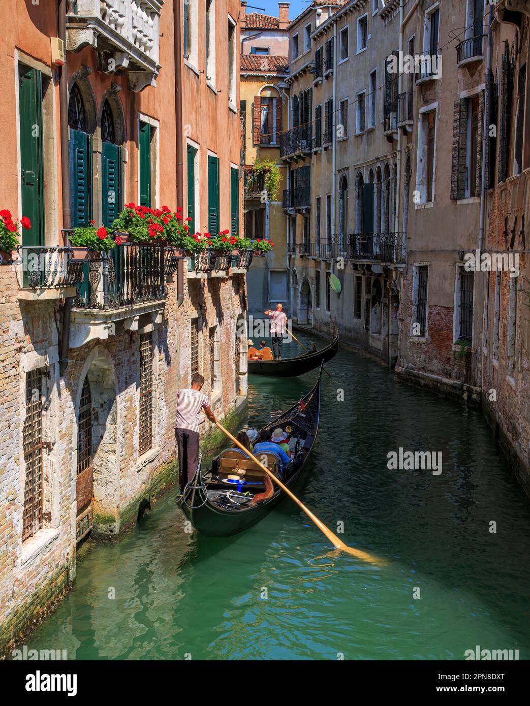 Strada laterale nella città lagunare di Venezia, Italia Foto Stock