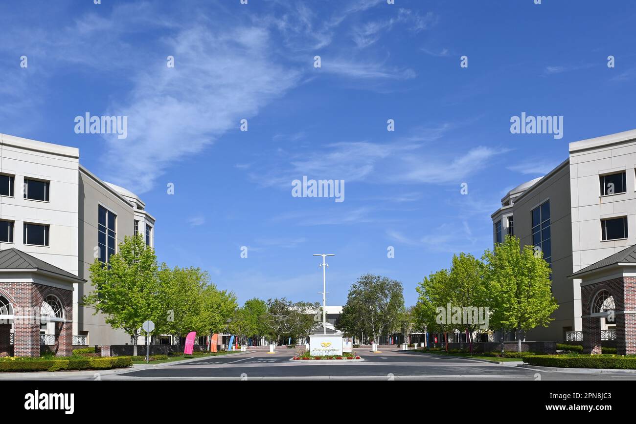 SANTA ANA, CALIFORNIA - 16 aprile 2023: Il primo campus della American Title Company. Foto Stock