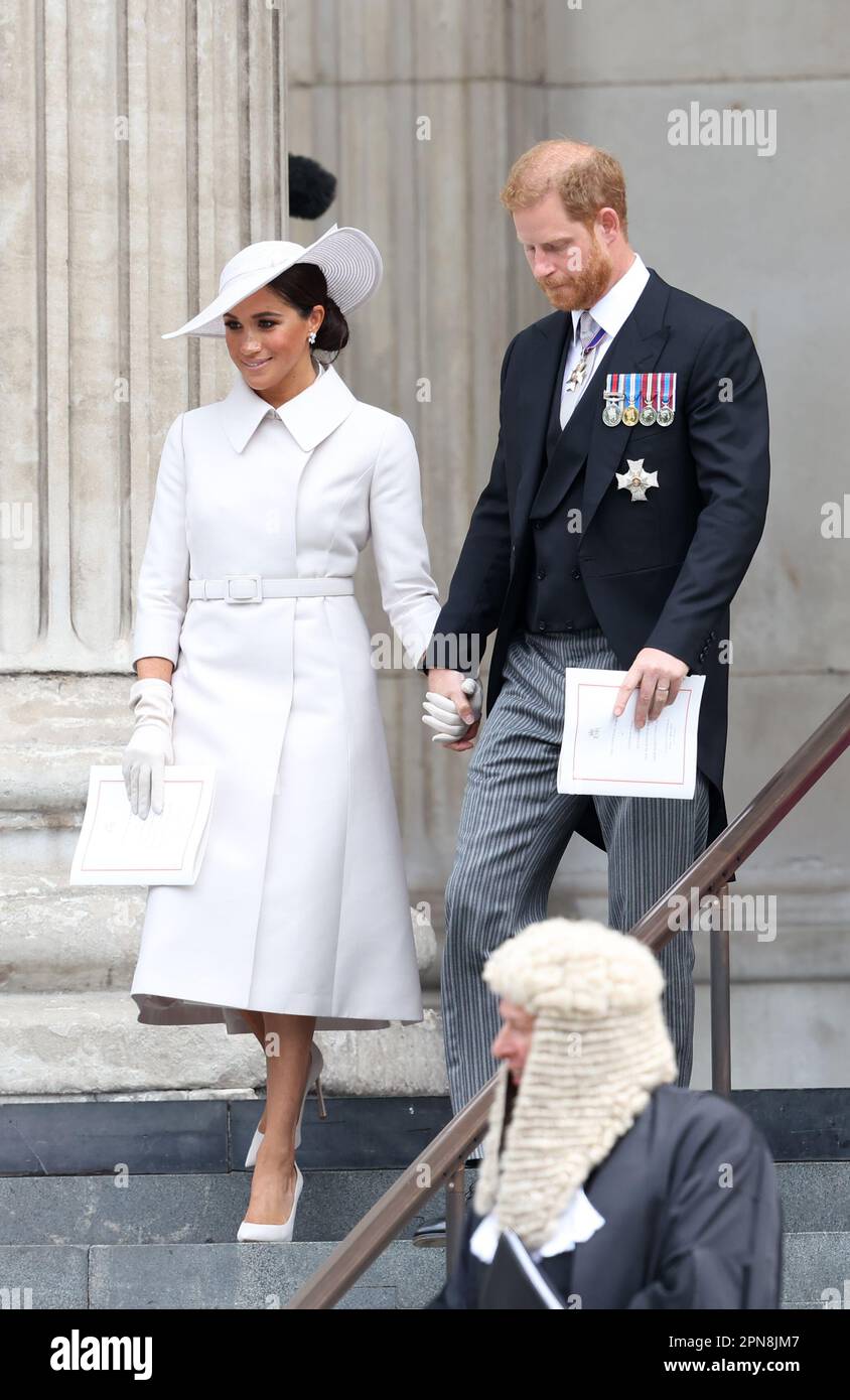 Londra, Regno Unito 3rd giugno 2022 : Meghan, Duchessa di Sussex e il Principe Harry, Duca di Sussex lasciano un servizio di ringraziamento per la regina Elisabetta II di sua altezza per celebrare il suo Giubileo di platino nella Cattedrale di St Paul a Londra. Credit: James Boardman/Alamy Live News Foto Stock