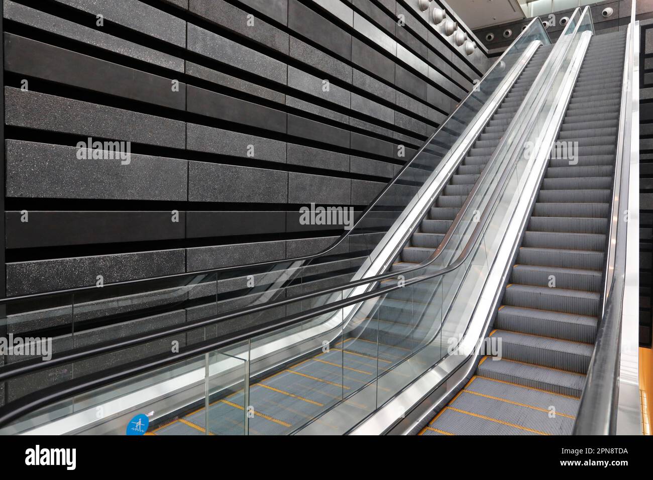 Scale mobili nel Museo Nazionale di Singapore. Singapore. Foto Stock