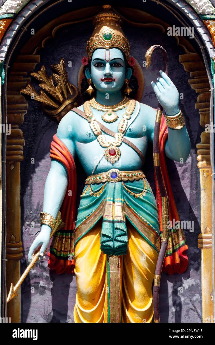 Sri Krishnan tempio indù. Rama dio indù con frecce. Egli è considerato l'essere Supremo. Singapore. Foto Stock