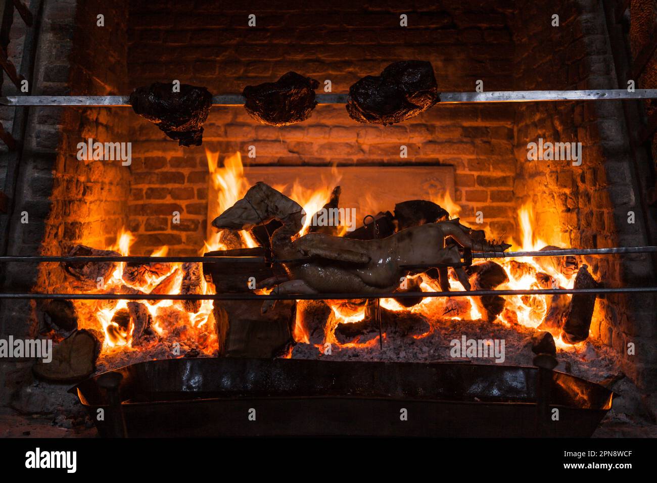 Fuoco nella Great Kitchen all'Hampton Court Palace Foto Stock