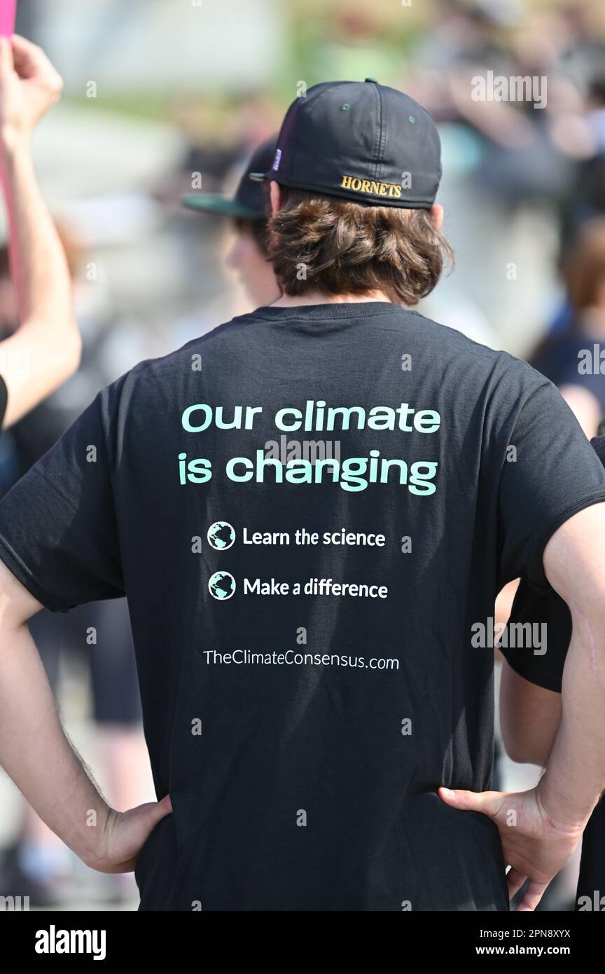 I giovani del 2023° Rally for the Planet della Youth lobby presso la Vermont state House, Montpelier, VT, USA, invitano a un'azione legislativa sul cambiamento climatico. Foto Stock