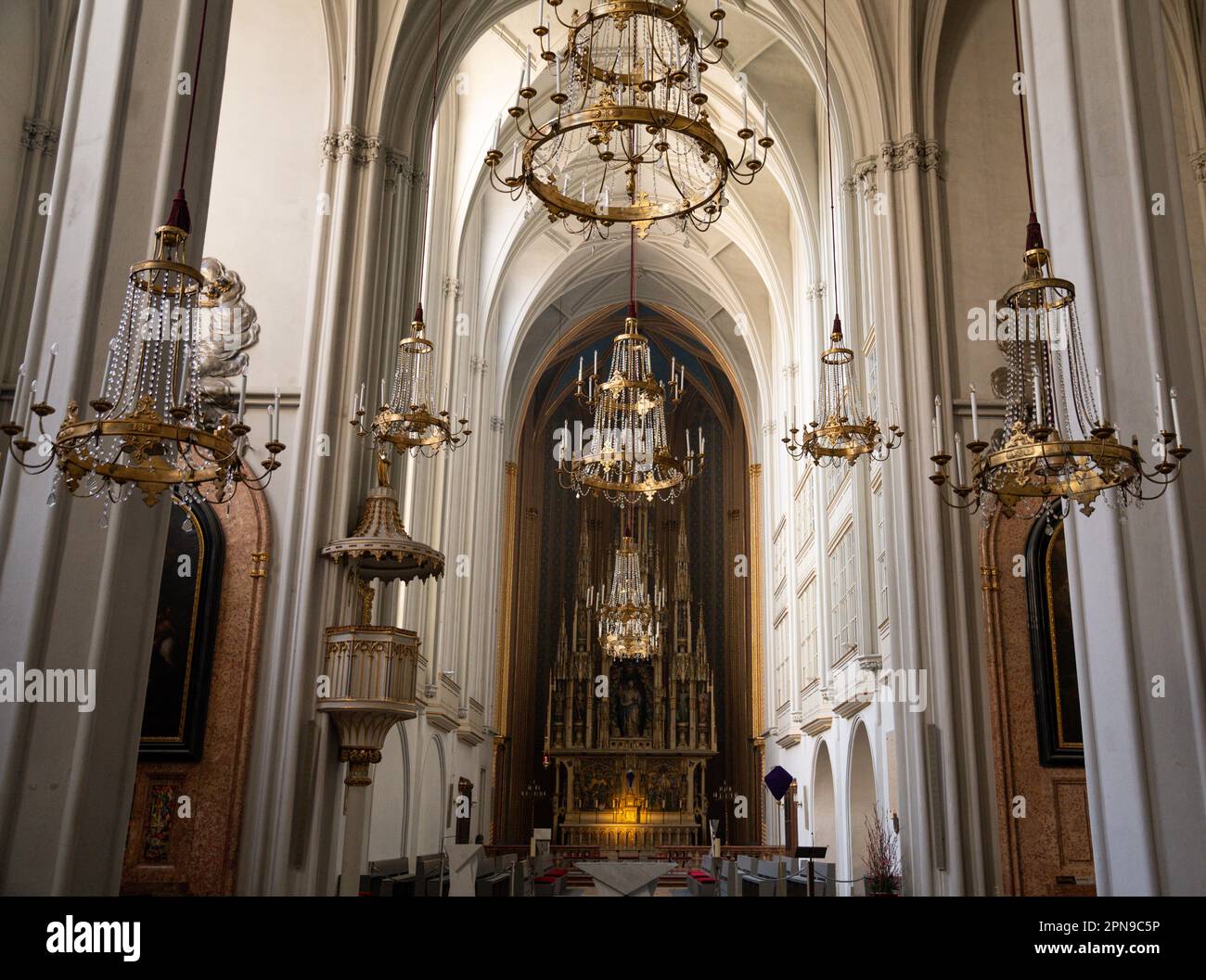 Augustinerkirche è una chiesa parrocchiale situata in Josefsplatz Foto Stock