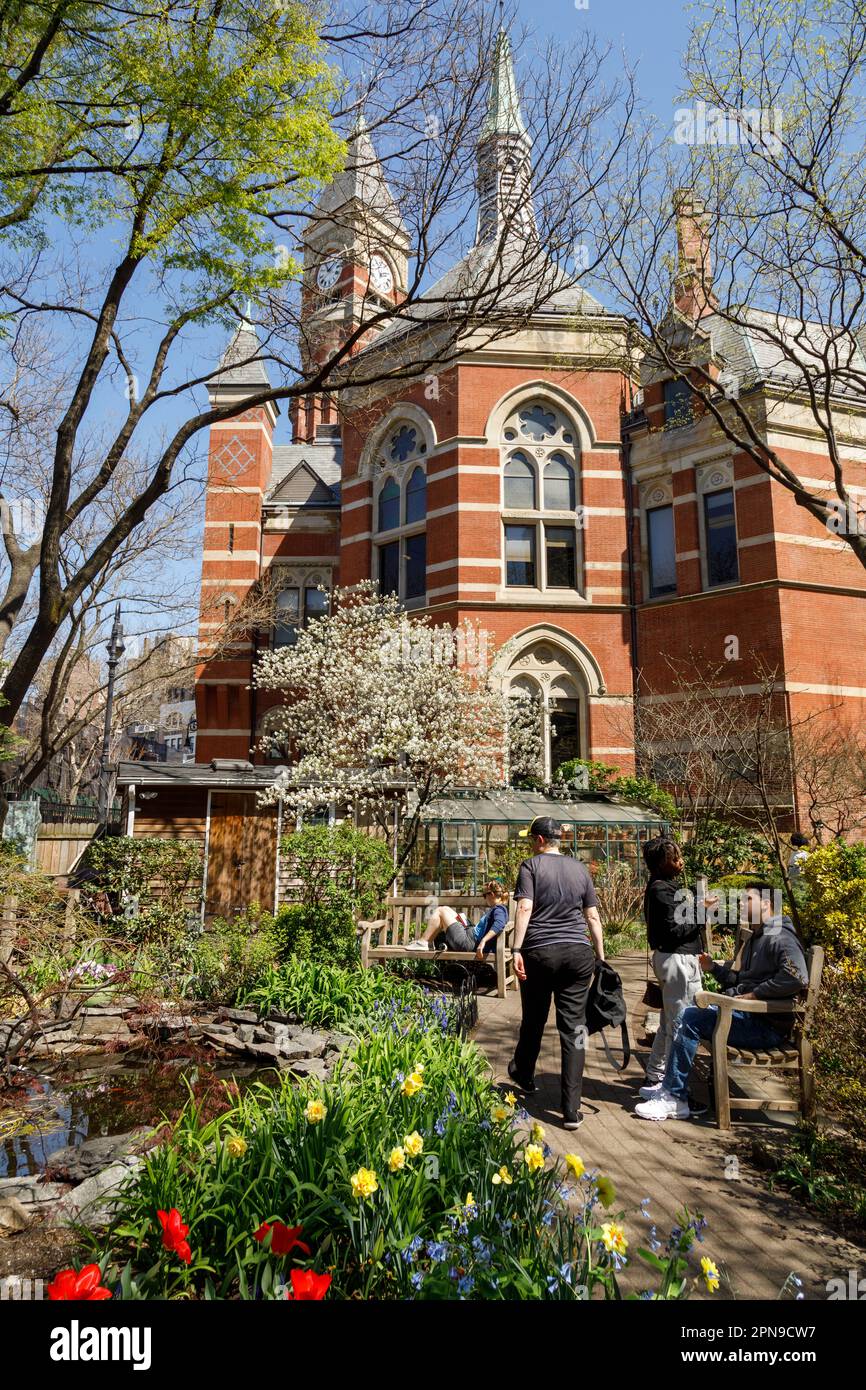 Jefferson Market Garden in primavera, West Village, New York City. Foto Stock