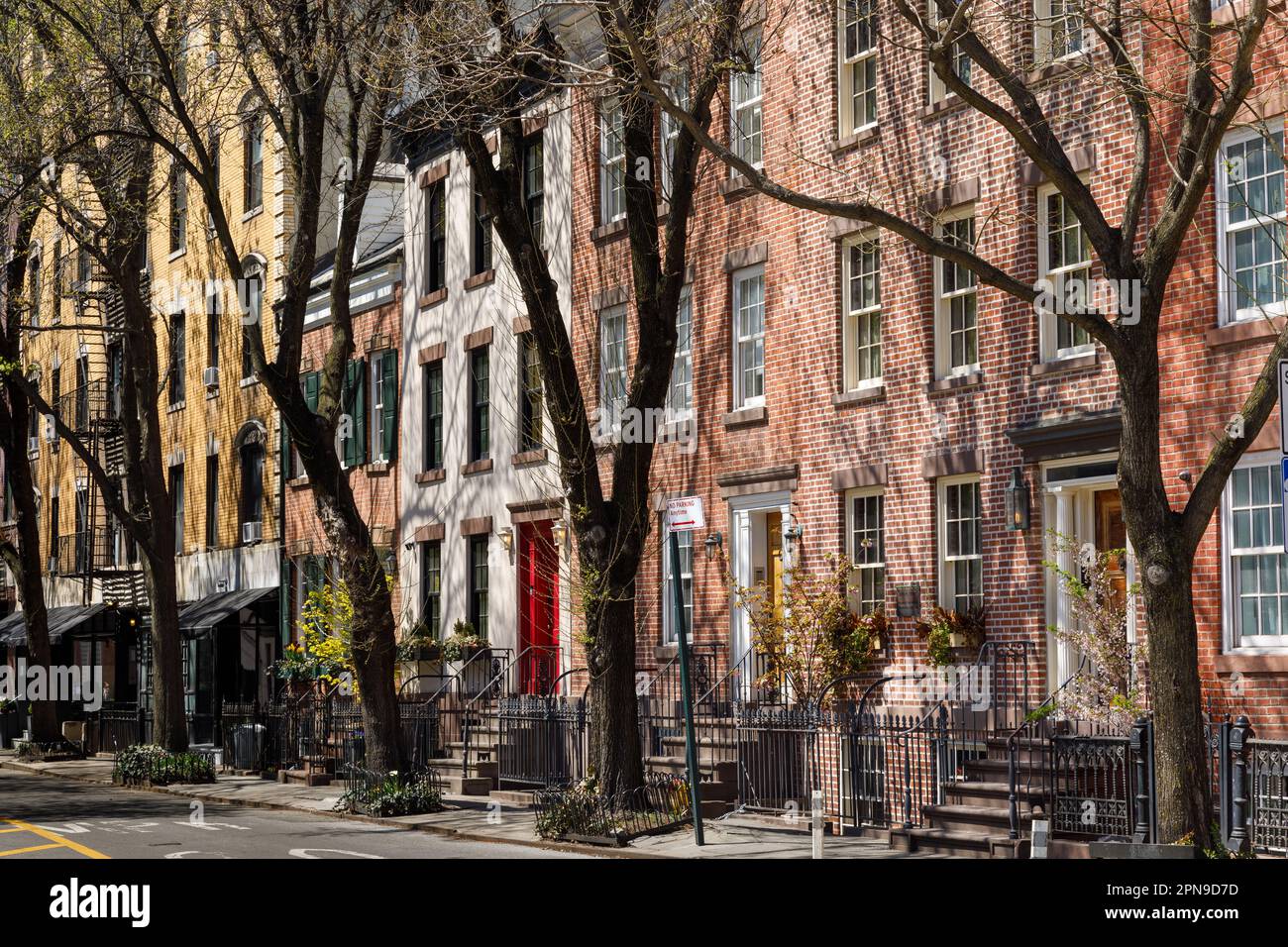 Commerce Street, nota anche come Cherry Lane, pittoresche case in mattoni a Greenwich Village, New York City. Foto Stock