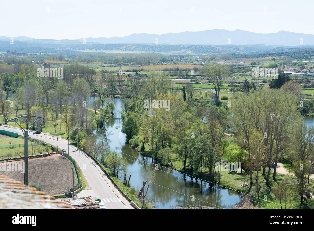 Sentiero lungo il fiume Agueda a Ciudad Rodrigo. Salamanca Foto Stock