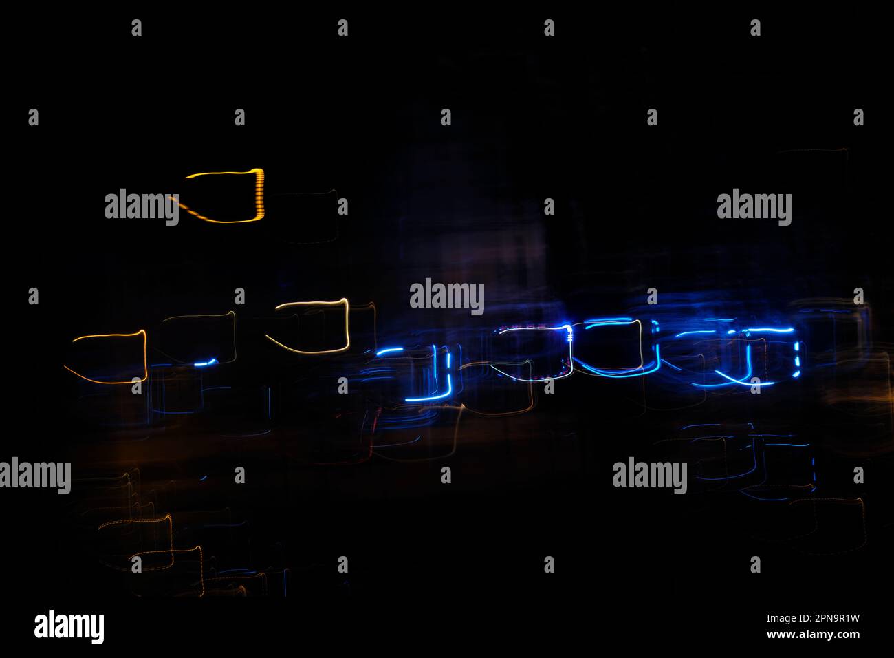 sfondo astratto, tracce di luce utilizzando la tecnica icm, spazio di copia libero Foto Stock