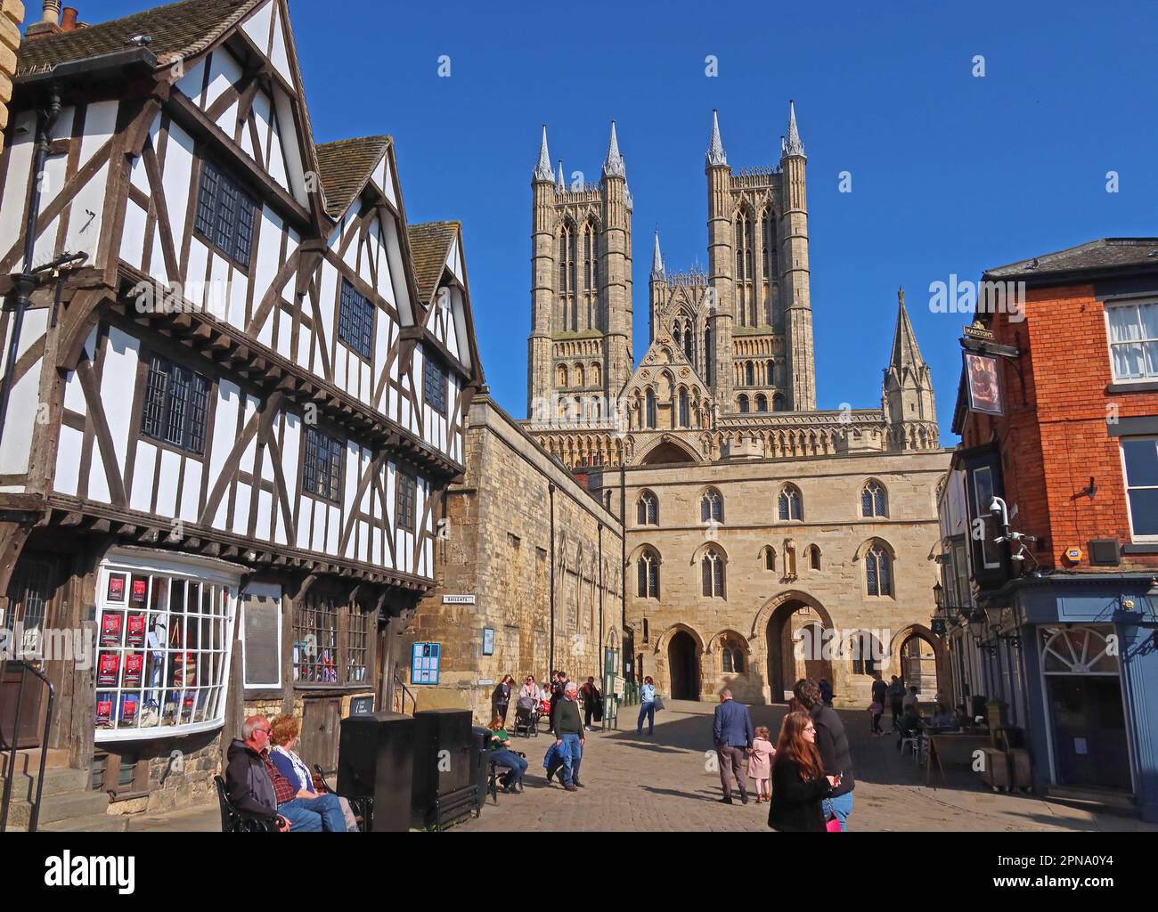 Lincoln cattedrale torri, chiesa della Beata Vergine Maria di Lincoln, 2 Exchequer Gate, Lincoln centro città, Lincolnshire, Inghilterra, REGNO UNITO, LN2 1PZ Foto Stock