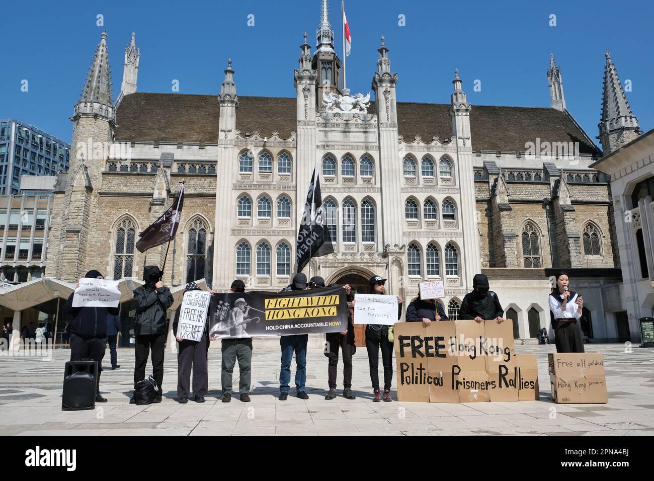 Londra, Regno Unito. Hongkongers palcoscenico una protesta al di fuori della Guildhall contro la visita del ministro Christopher Hui Ching-Yu che è in visita ufficiale. Foto Stock