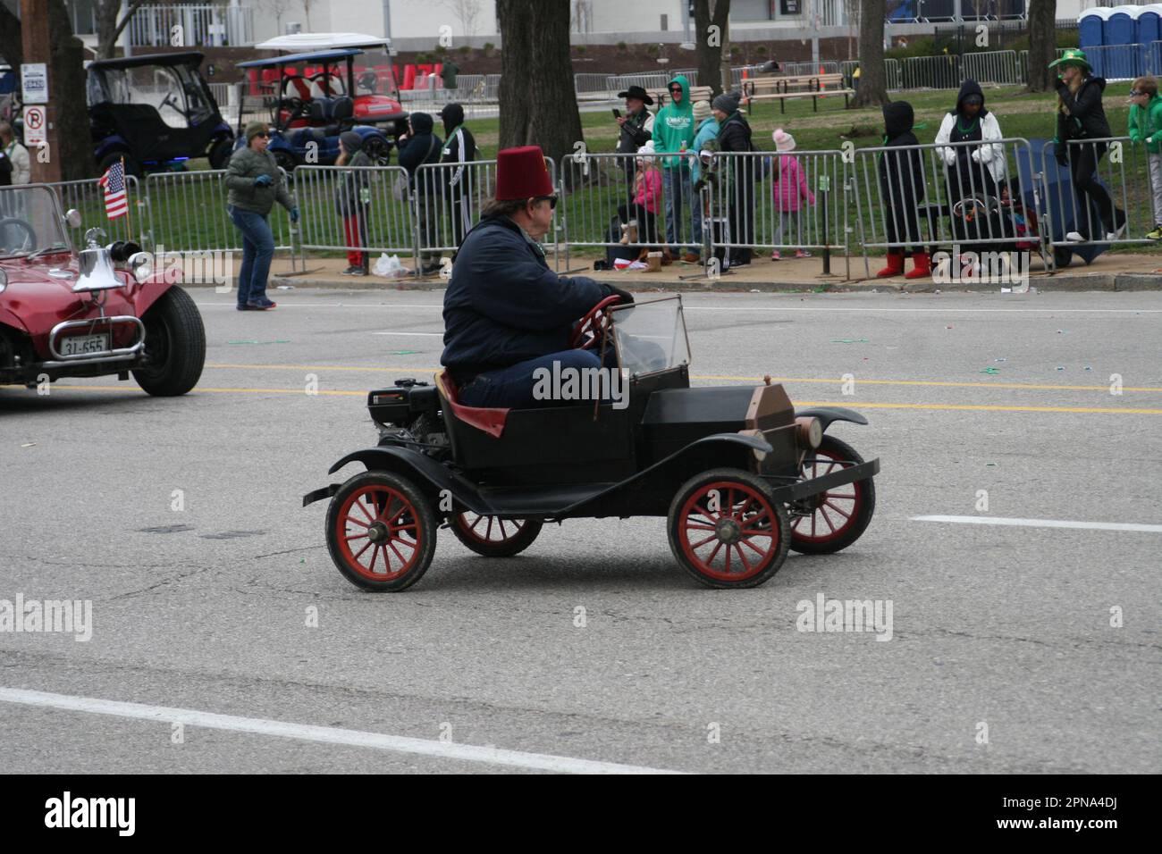 St Patrick's Day Parade 2023 si è diretto in Market Street a Broadway in Downtown St. Louis, Missouri, Stati Uniti Foto Stock