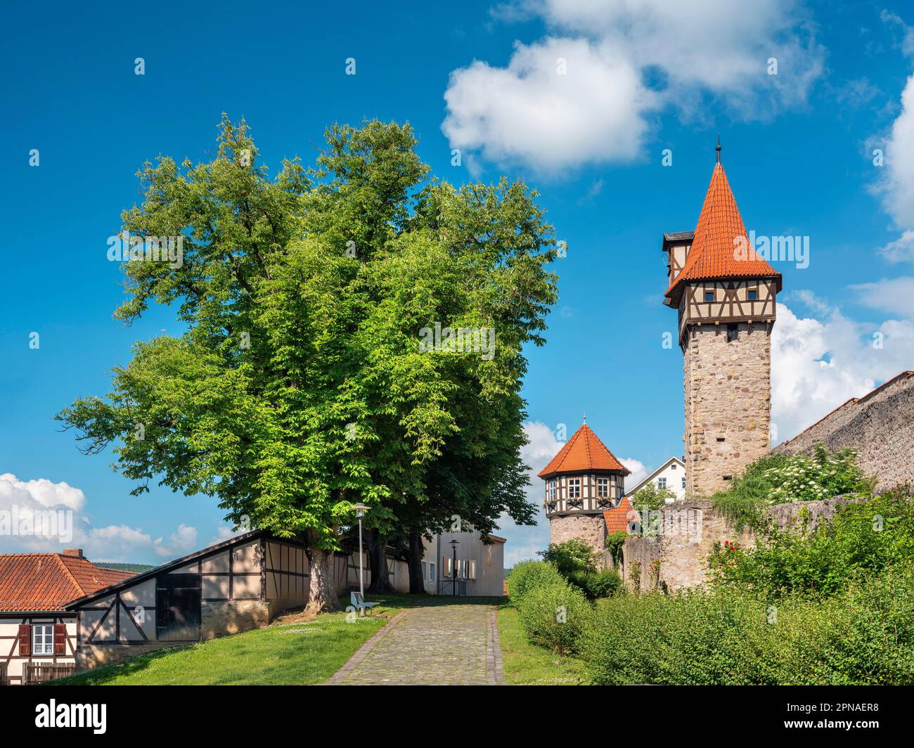 Al castello della chiesa, Waagglockenturm e Zwingerturm, Ostheim vor der Rhoen, bassa Franconia, Rhoen, Bavarian Rhoen, Franconia, Baviera, Germania Foto Stock