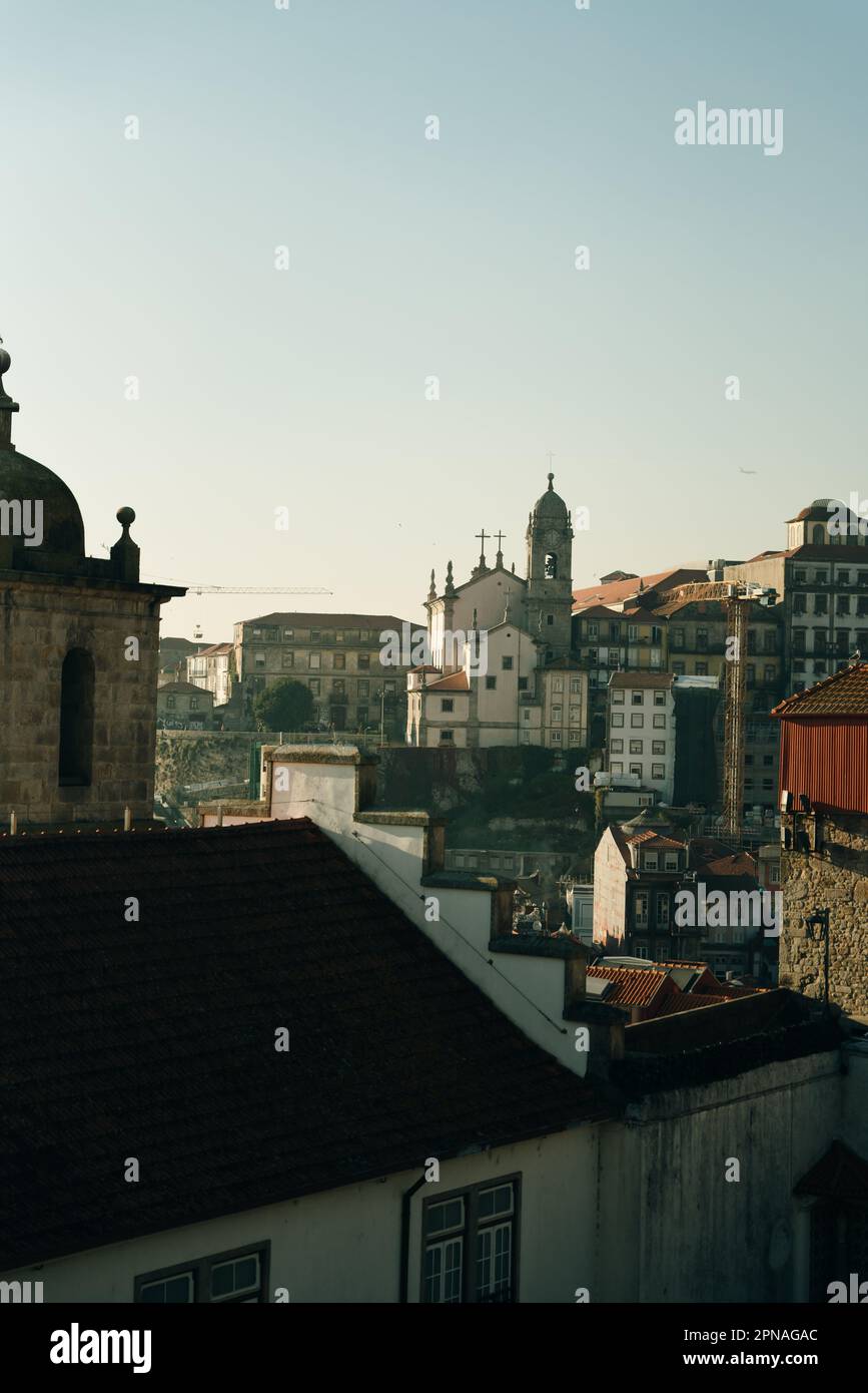 Vista tramonto, skyline di Porto, case di architettura tradizionale, Portgal. Foto di alta qualità Foto Stock