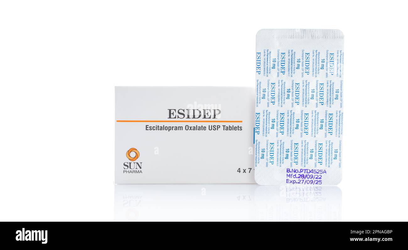 CHONBURI, THAILANDIA-18 FEBBRAIO 2023: Esidep compressa in blister. Escitalopram pillole per trattare il disturbo depressivo maggiore, ansia generalizzata Foto Stock