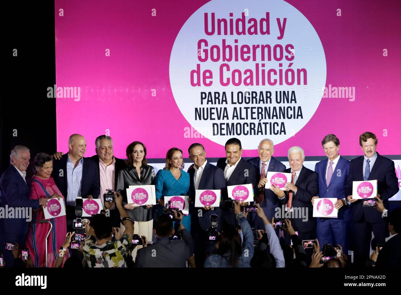 Città del Messico, Messico. 17th Apr, 2023. 17 aprile 2023, Città del Messico, Messico: Politici Santiago Creel Miranda, Beatriz Paredes, Gustavo de Hoyos, Guadalupe Acosta Naranjo, Maria Lilly del Carmen Tellez, Claudia Ruiz Massieu Salinas, Miguel Angel Mancera, Silvano Aureoles, Jose Angel Gurria, Demetrio Sodi, Enrique de la Madrid e Juan Carlos Romero Hicks al Forum dei governi dell'unità e della coalizione al Reform Expo Center di Città del Messico. Il 17 aprile 2023 a Città del Messico (Foto di Luis Barron/Eyepix Group/Sipa USA). Credit: Sipa USA/Alamy Live News Foto Stock