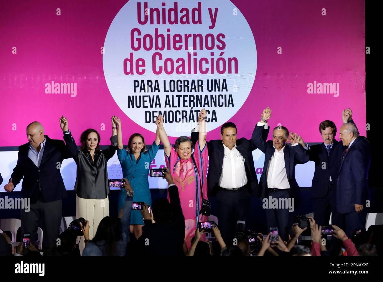 Città del Messico, Messico. 17th Apr, 2023. 17 aprile 2023, Città del Messico, Messico: Politici Beatriz Paredes, Gustavo de Hoyos, Maria Lilly del Carmen Tellez, Claudia Ruiz Massieu Salinas, Miguel Angel Mancera, Silvano Aureoles, Jose Angel Gurria e Juan Carlos Romero Hicks al Forum di unità e Coalizione governi al Centro Expo riforma di Città del Messico. Il 17 aprile 2023 a Città del Messico (Foto di Luis Barron/Eyepix Group/Sipa USA). Credit: Sipa USA/Alamy Live News Foto Stock