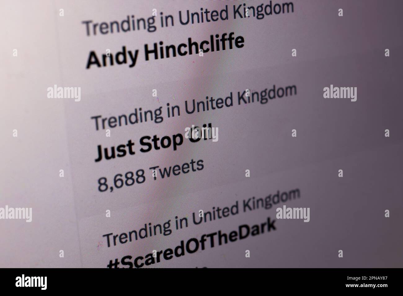 Un hashtag Just Stop Oil nella barra di ricerca e di tendenza di Twitter. Foto Stock