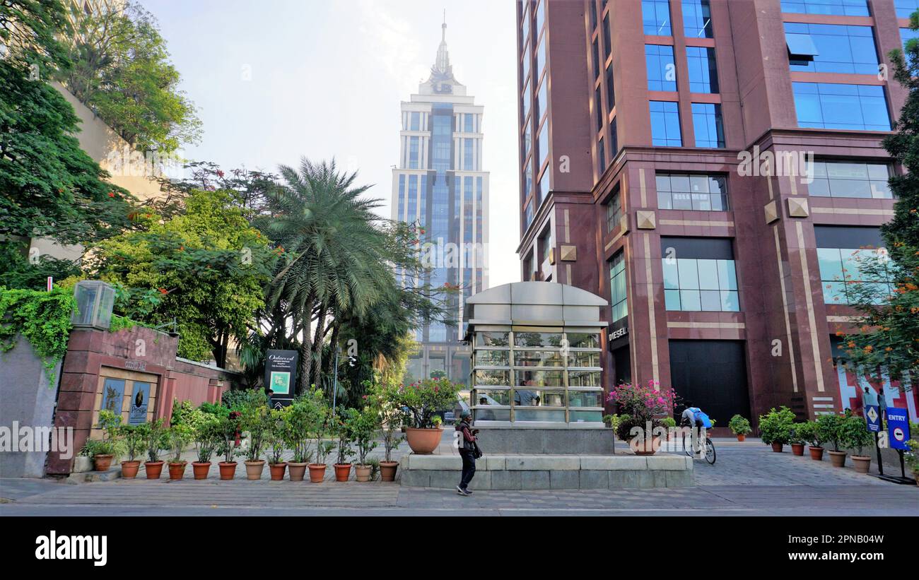 Bangalore, Karnataka, India-Aprile 18 2023: Vista della bella architettura di UB City. Fantastico centro commerciale con iconici grattacieli della città Foto Stock