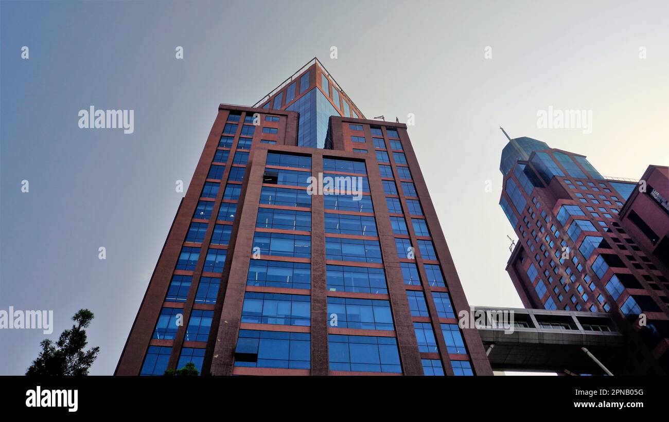 Bangalore, Karnataka, India-Aprile 18 2023: Vista della bella architettura di UB City. Fantastico centro commerciale con iconici grattacieli della città Foto Stock