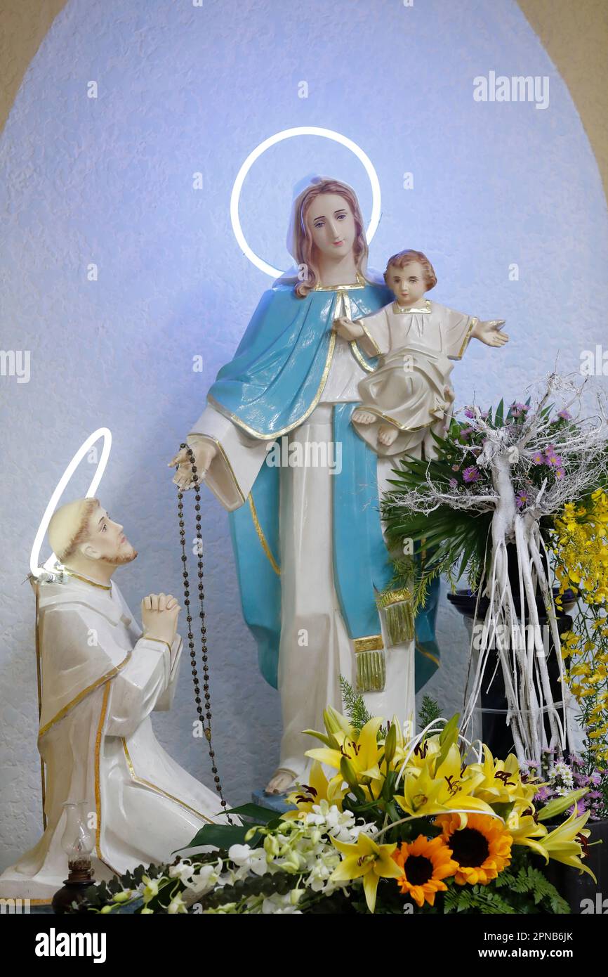 St Domenico riceve il Rosario dalla Vergine. Ho Chi Minh City. Vietnam. Foto Stock