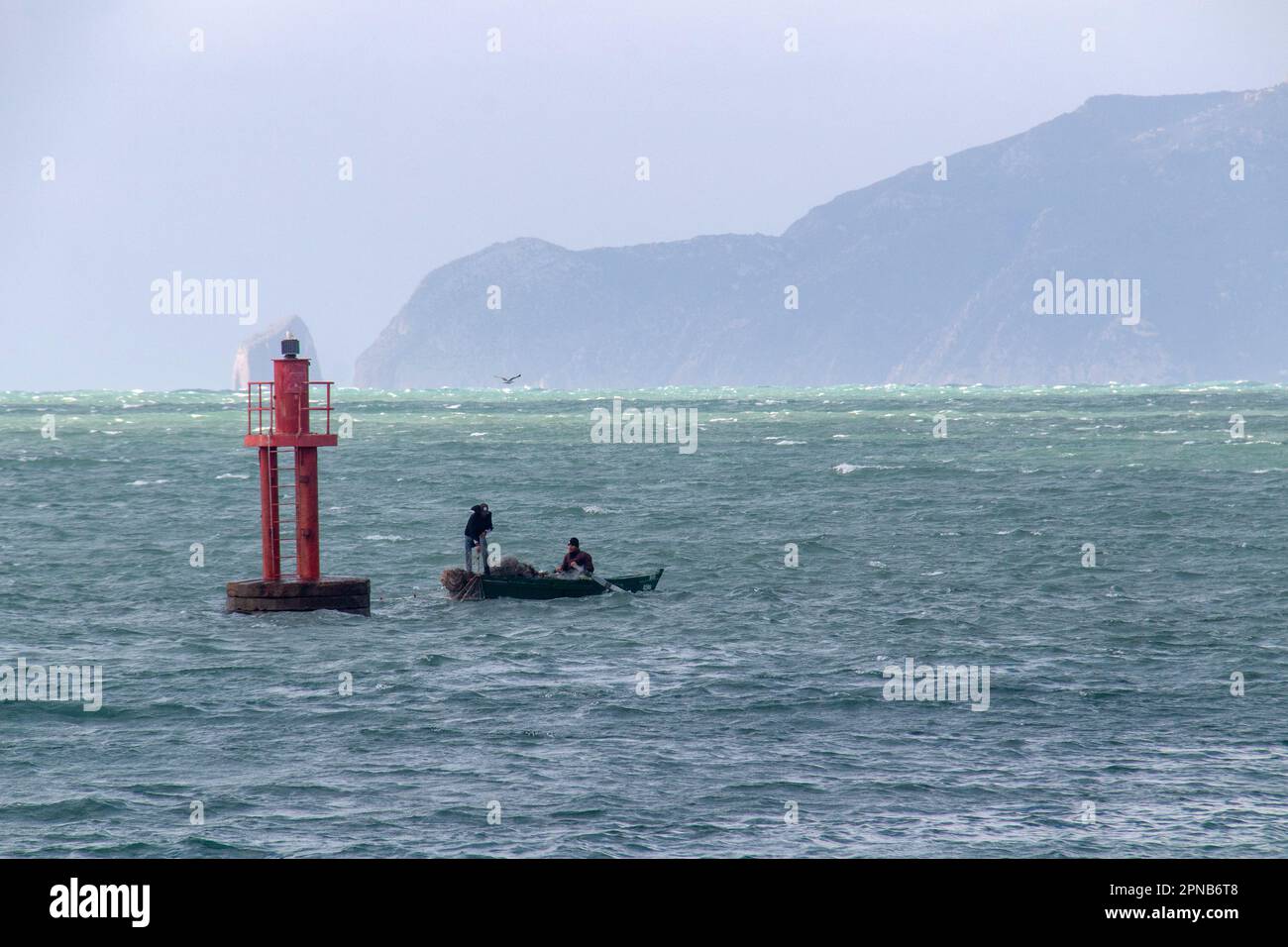 La Sentinella del mare: L'importanza delle boe nella navigazione marina Foto Stock