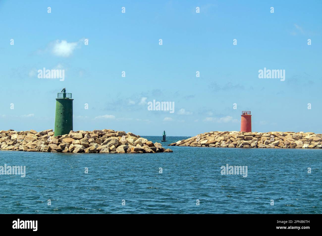 Fari della Tunisia settentrionale: Navi che guidano in sicurezza attraverso il Mediterraneo Foto Stock