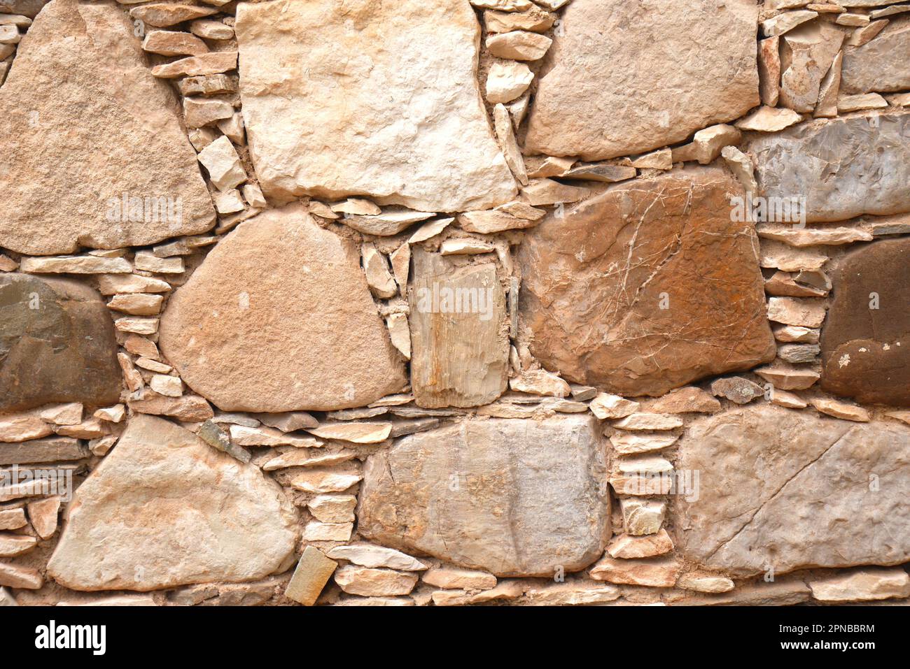 Primo piano di un muro di pietra, villaggio di Episkopi, vicino Pafos, Repubblica di Cipro Foto Stock