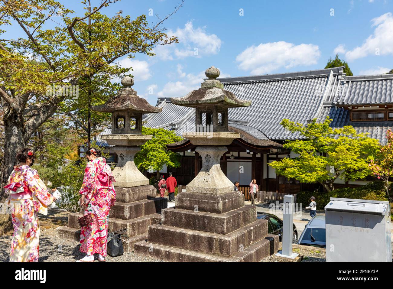 Donne giapponesi in tradizionale abito kimono al tempio Kiyomizudera a Kyoto, Giappone, Asia Foto Stock