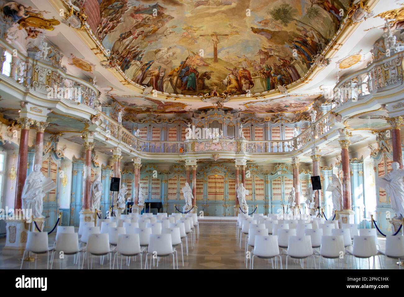 Bad Schussenried, Steinhausen, GERMANIA, 2023: Sala biblioteca nel monastero Foto Stock